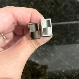 Men’s gray/black cuff links